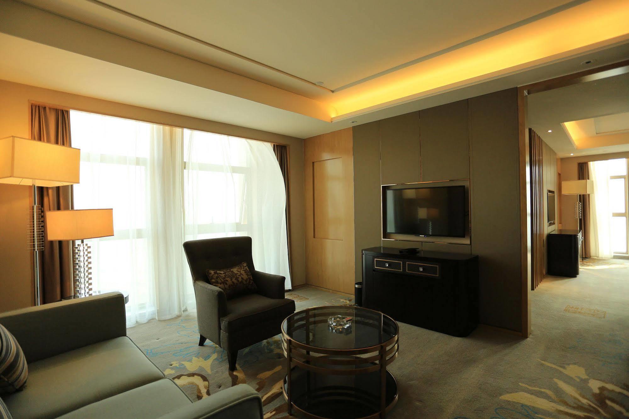 Ramada Yiyang Taojiang Hotel Exterior foto